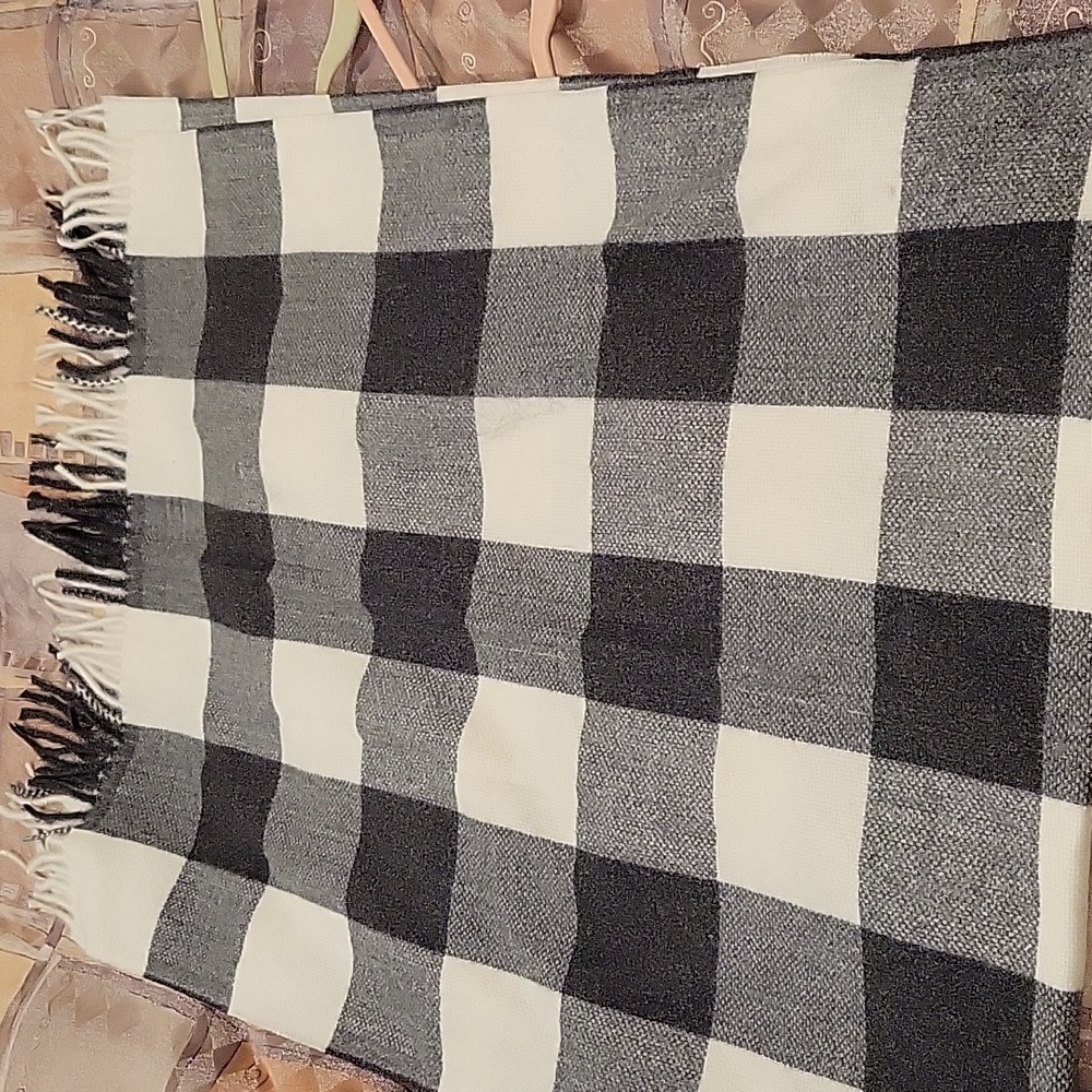 Target Universal Thread Scarf - Picture 3 of 3